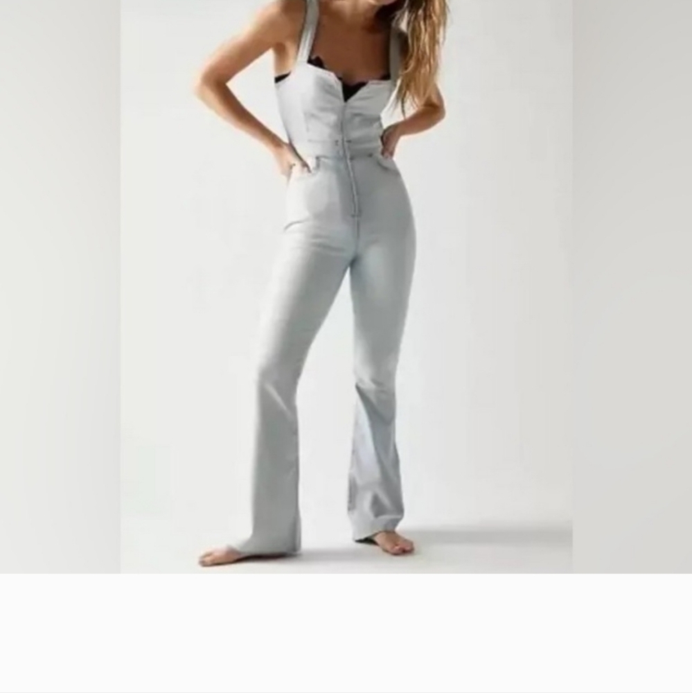 We The Free Crvy 2nd Ave Bootcut Fit Denim Light Wash Jumpsuit Size 6